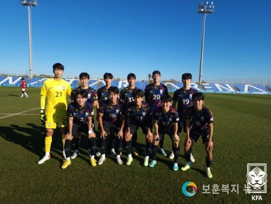 스페인 3부리그 레알 무르시아 B팀과 경기에 선발 출전한 U-20 대표팀 11명의 모습.