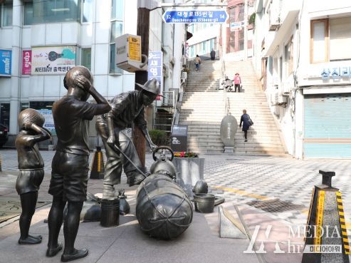 부산의 상징도시 중구 40계단 문화관광 테마거리 활성화를 위한 ‘40계단 거리 공연’개최