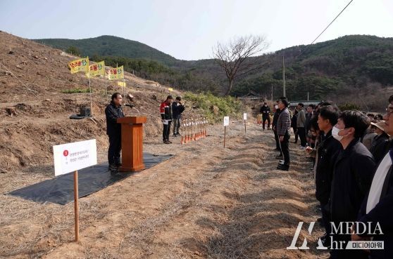 조현홍 군수 권한대행이 인사말씀을 전하고 있다.