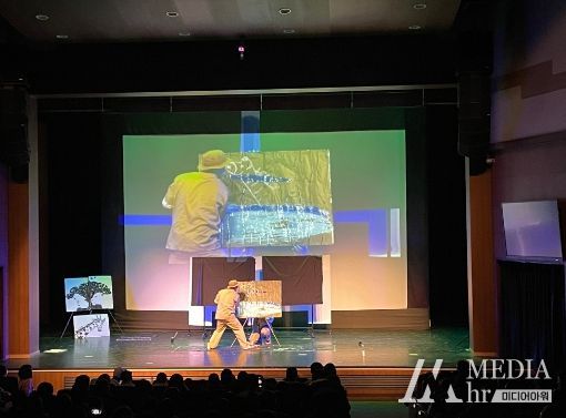 드로잉쇼 ‘캔버스 사파리’