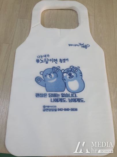 계룡시, 일반음식점 대상 금연 홍보 앞치마 배부 나서