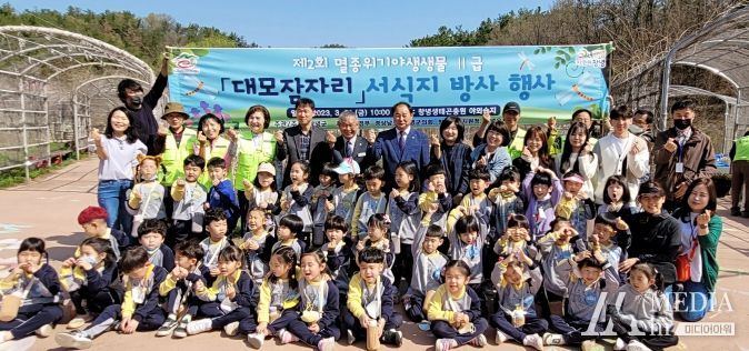 제2회 방사행사에서 기념촬영을 하고 있다.