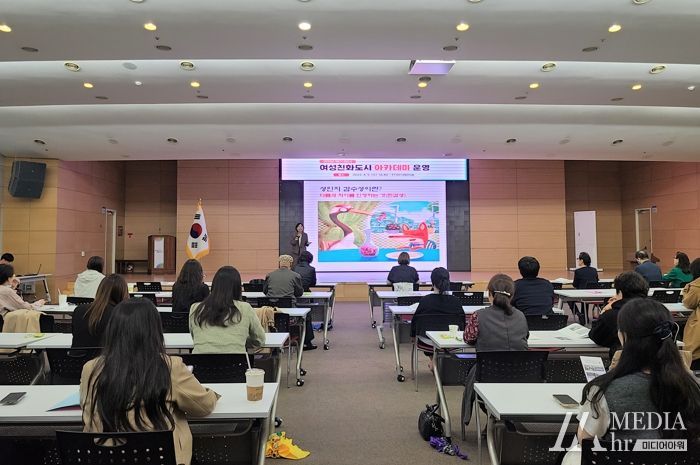 천안시는 5일 시청 대회의실에서 신규 시민참여단을 위촉했다.