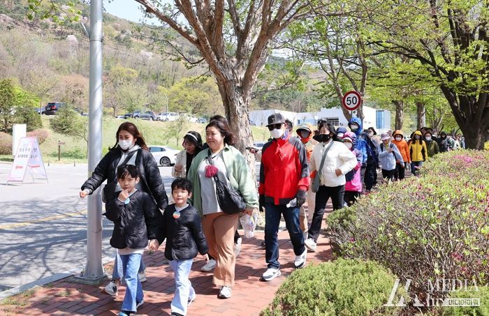 민주평통 충주시협의회, 시민 한마음 걷기대회 성료