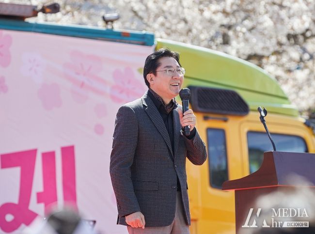 아트밸리 아산 제1회 아산온천 벚꽃축제 장면