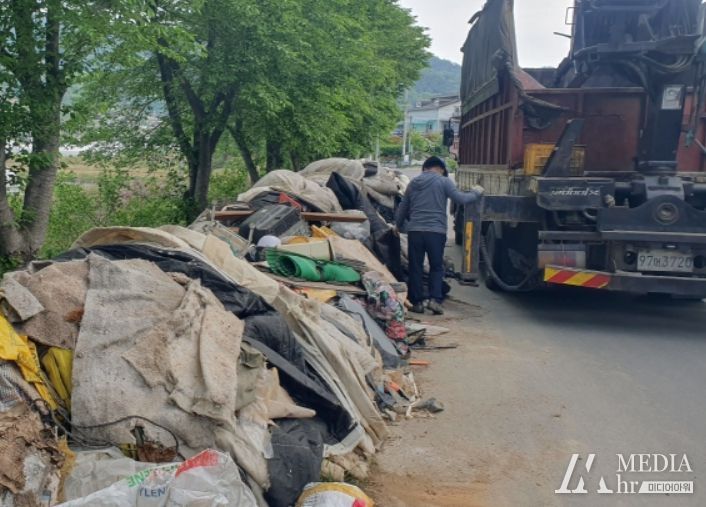 월항면 상반기 영농폐기물 집중 수거