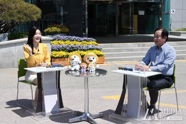 군정방송 출연한 심재국 평창군수