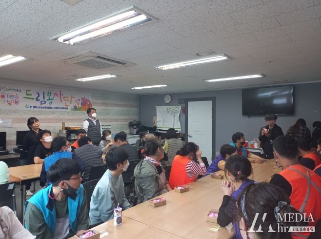 의정부시시설관리공단 사랑나눔봉사단 '가정의 달 맞이 카네이션 만들기'