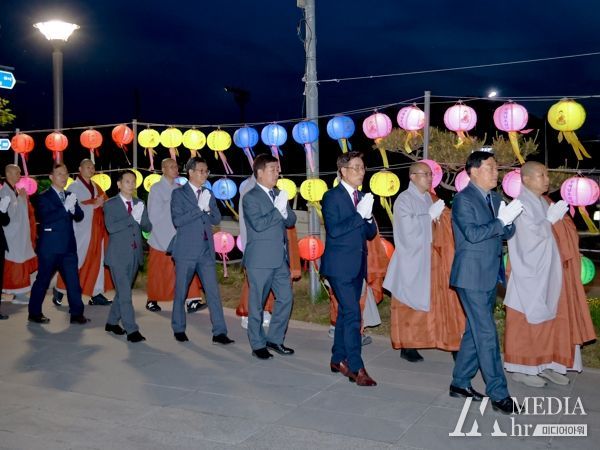 합천군, 부처님오신날 봉축 자비광명 평화의탑 점등