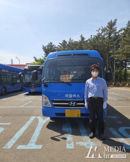 손재활 씨가 운행을 마치고 차고지에서 대기하고 있다.