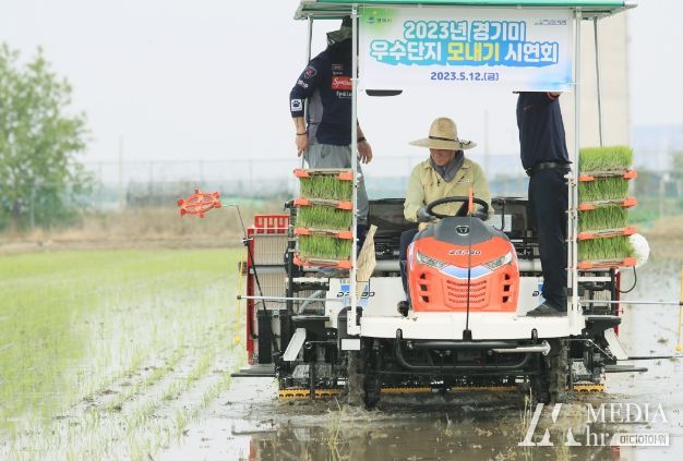 평택시 우수단지 모내기 시연 행사 열려