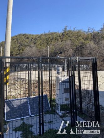 무인악취포집기: 화순군은 24시간 상시 악취도 측정 및 모니터링을 위한 악취측정기를 선치했다. 사진은 춘양면 소재 퇴비 공장 인근에 설치된 무인악취포집기 모습.