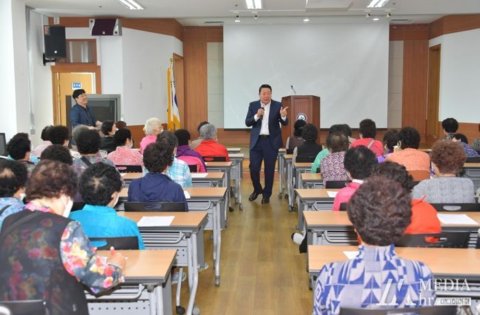 최영일 순창군수, 노인일자리사업 교육장 찾아 어르신들 격려