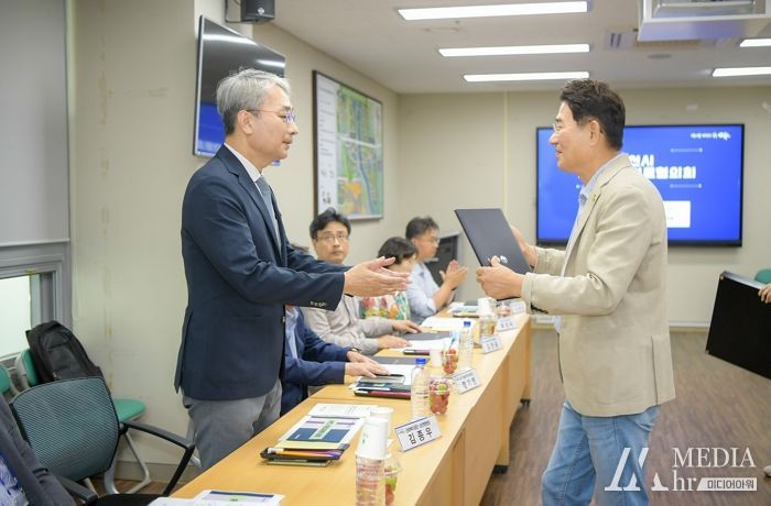 지난 24일 순천시 공공보건의료협의회가 위원을 위촉하며 활동을 시작했다