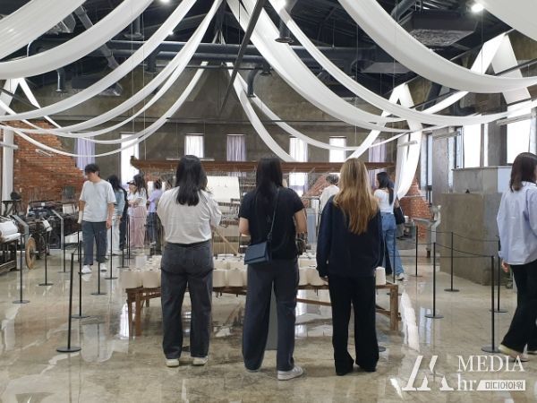 동광직물 생활문화센터 직조기 관람