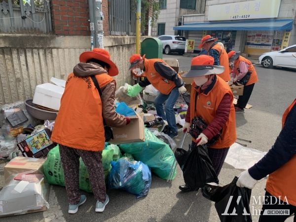 서구 만년동 일원 실버 거점 클린업 사업 추진 장면