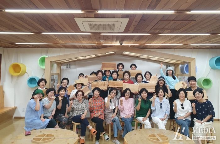 금산여성대학 산림문화타운 치유목공체험