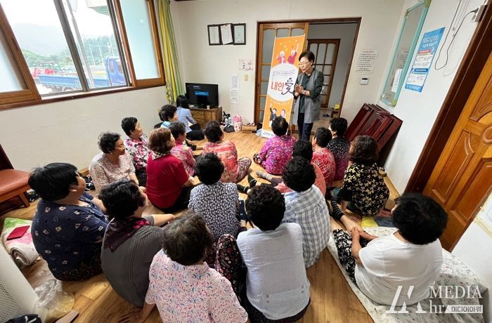 ‘내·안·愛’ 프로그램에 어르신들이 참여하고 있다.
