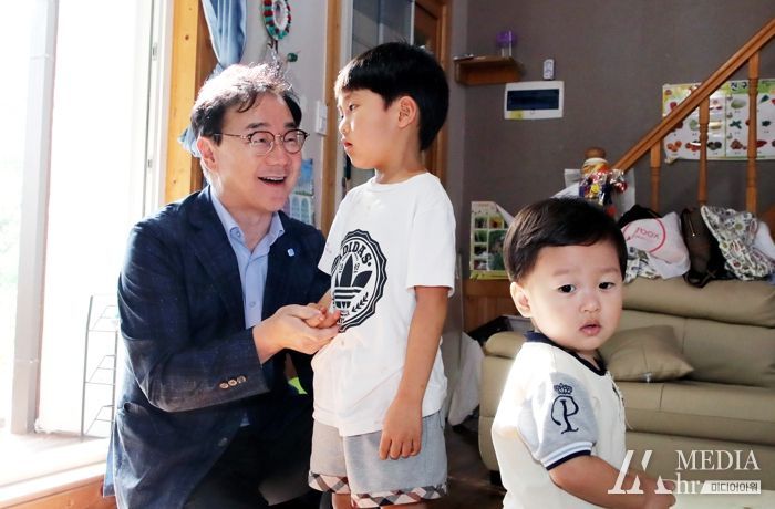 하동 다섯째 출산 가정에‘축하 물결’