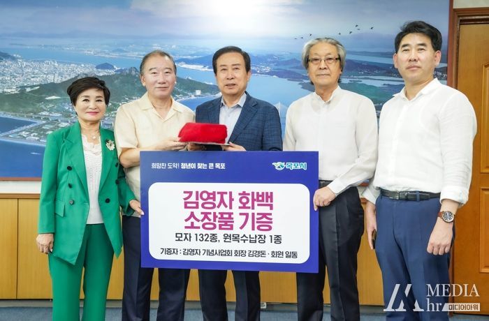 목포시가 고(故) 김영자 화백 소장품 133점을 기증받았다.