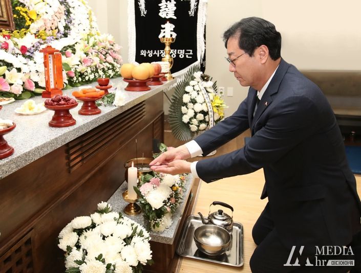 정명근 화성시장, ‘화성 아리셀 공장 화재’ 희생자 첫 빈소 방문 후 유가족을 위한 행정력 총동원 지시