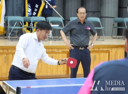 제23회 마포구청장기 탁구대회에 참석한 박강수 마포구청장