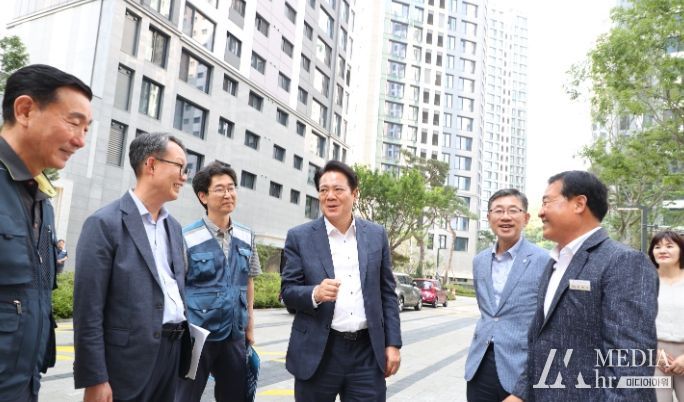 최대호 안양시장 비산초교 주변지구(평촌엘프라우드) 청년임대주택 방문사진