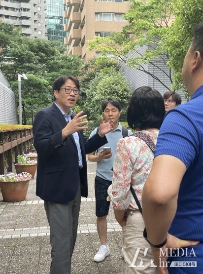 HDC현대산업개발 박희윤본부장과 노원구청 도시계획국장 및 관계직원들이