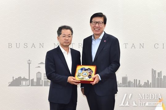 박형준 부산시장, 다낭시 당 서기 접견