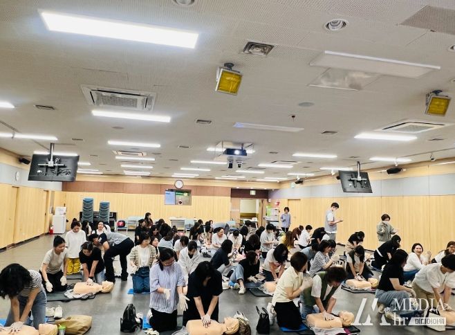 대구 수성구육아종합지원센터는 안전한 보육환경을 구축하기 위해 보육교직원 137명을 대상으로 한 심폐소생술 실습교육을 3회에 걸쳐 진행했다.