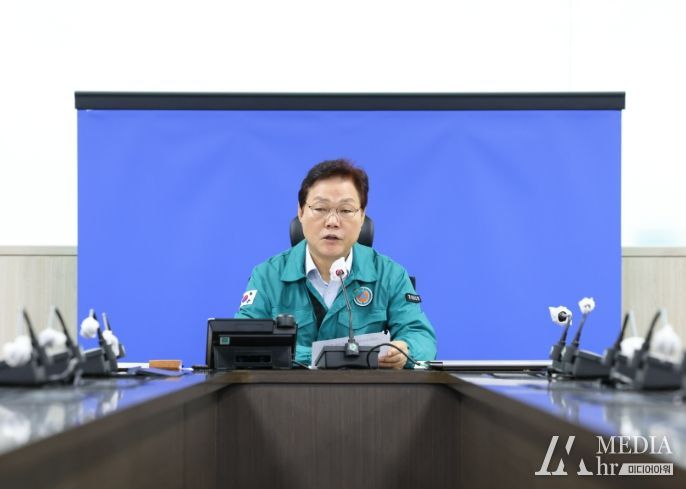 도-시군 여름철 재난안전대책 점검회의 주재하는 박완수 도지사